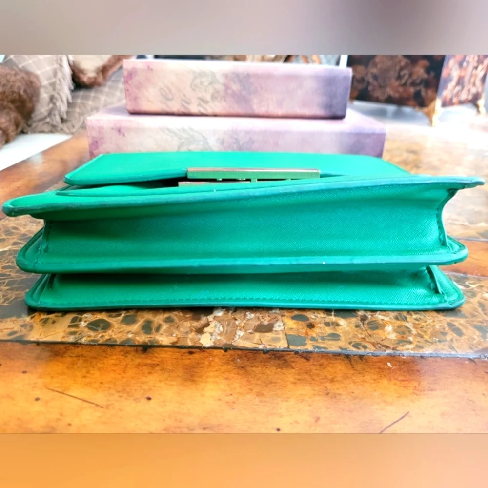 JustFab Green Crossbody Bag with Gold Hardware - Picture 5 of 8